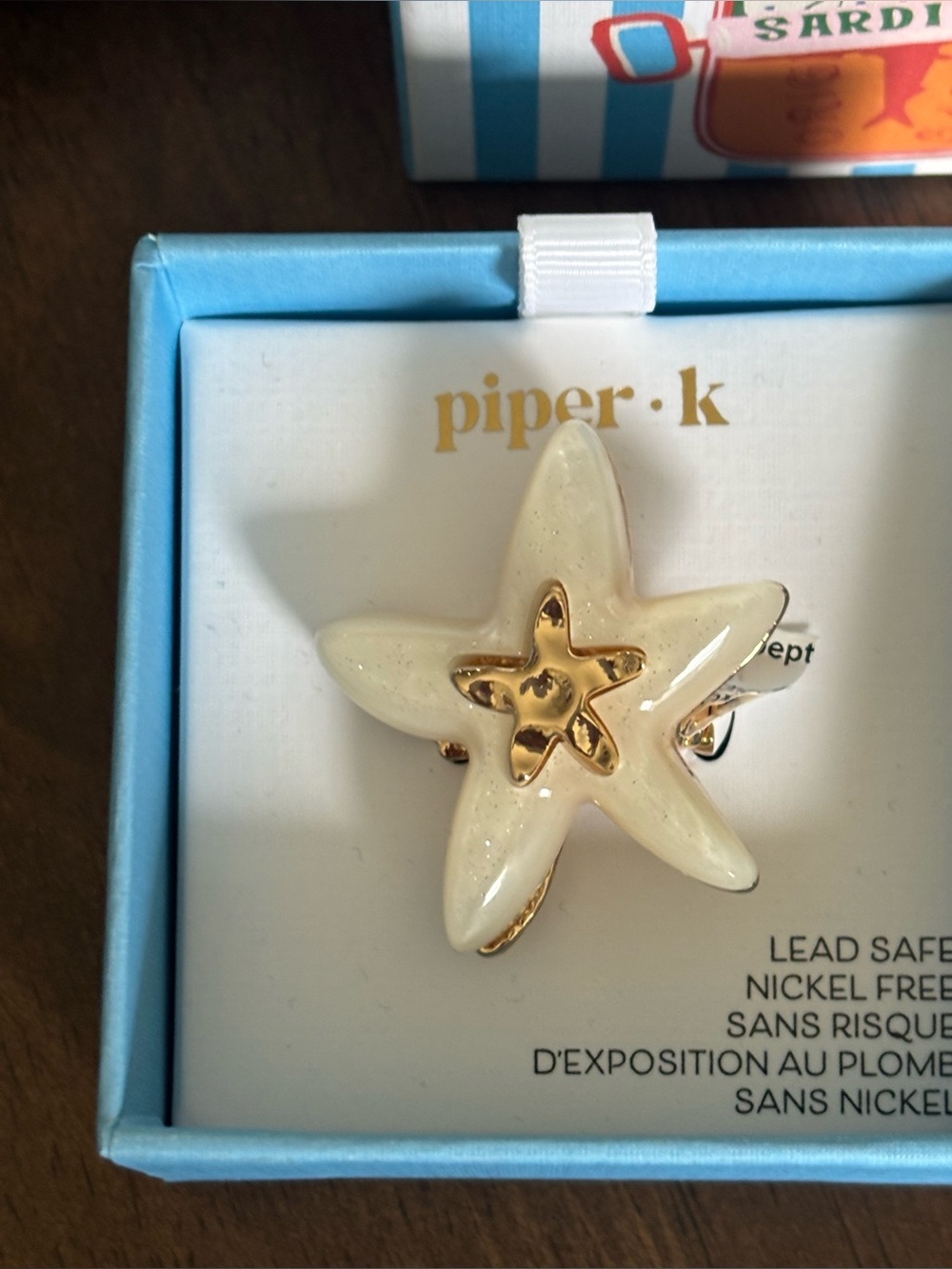 Piper K Starfish Stretch Ring in Cream and Gold